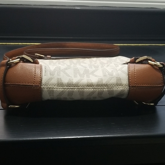 Michael Kors Brown and Cream Crossbody Leather Bag - Picture 6 of 11